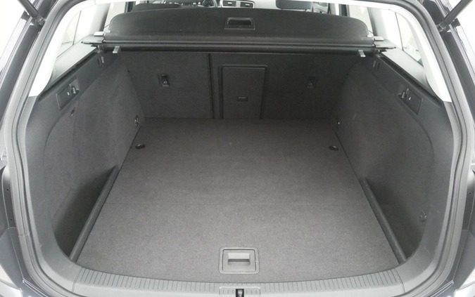Volkswagen Golf cena 59899 przebieg: 40875, rok produkcji 2019 z Warszawa małe 137